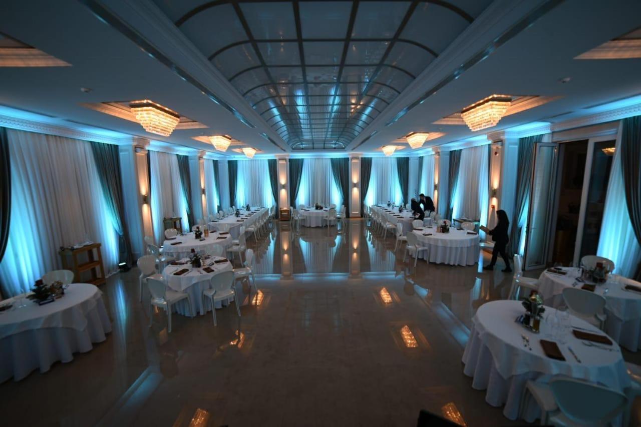 Hotel Villa Pascucci Durrës Exterior foto The ballroom