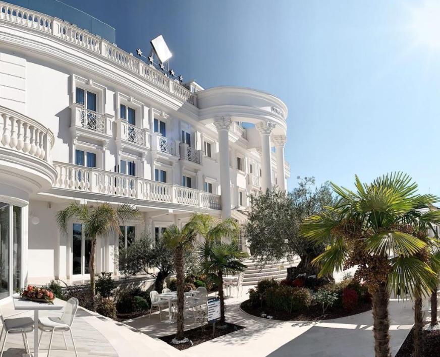 Hotel Villa Pascucci Durrës Exterior foto