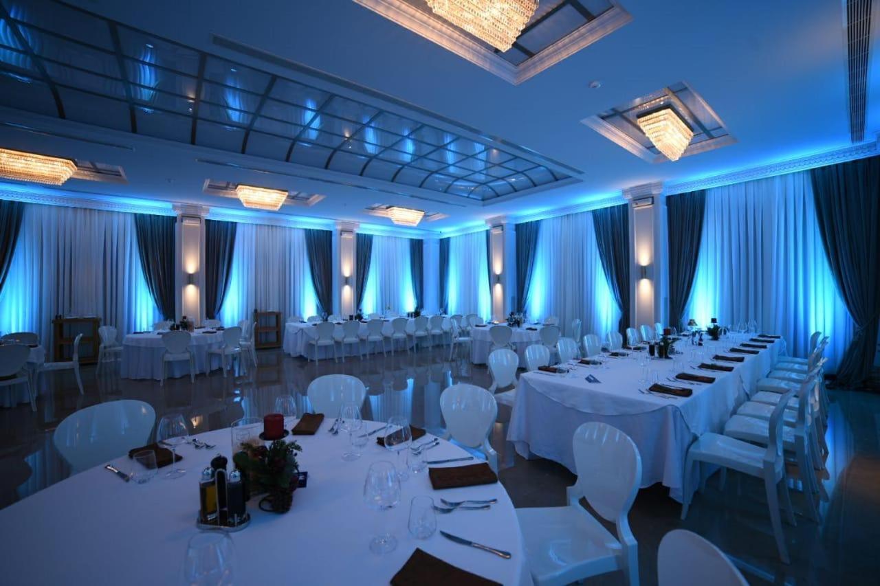 Hotel Villa Pascucci Durrës Exterior foto The ballroom