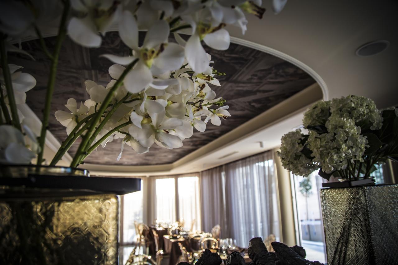 Hotel Villa Pascucci Durrës Exterior foto The interior of the restaurant