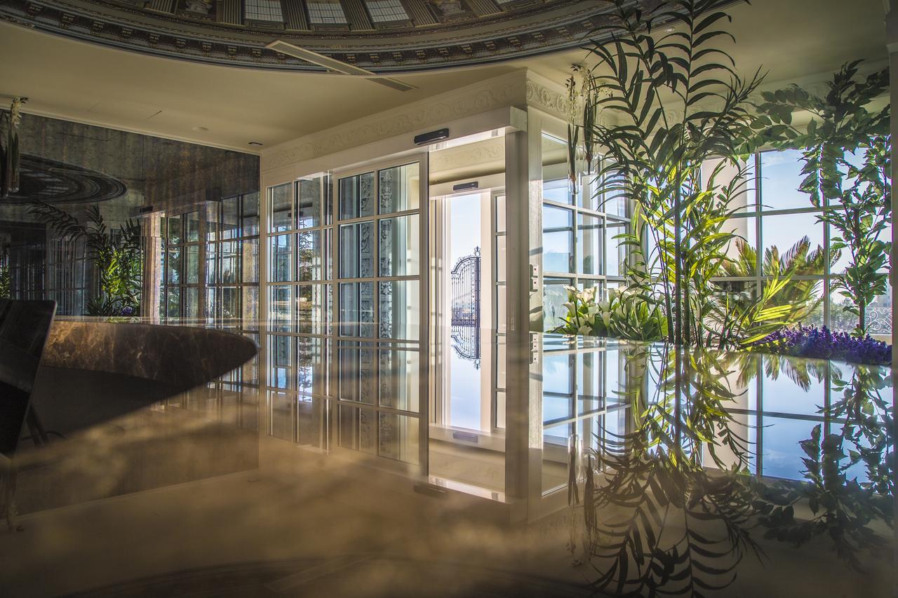 Hotel Villa Pascucci Durrës Exterior foto Entrance to the hotel