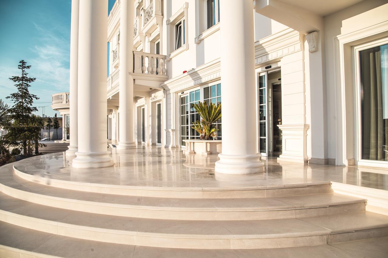 Hotel Villa Pascucci Durrës Exterior foto The main entrance of the hotel