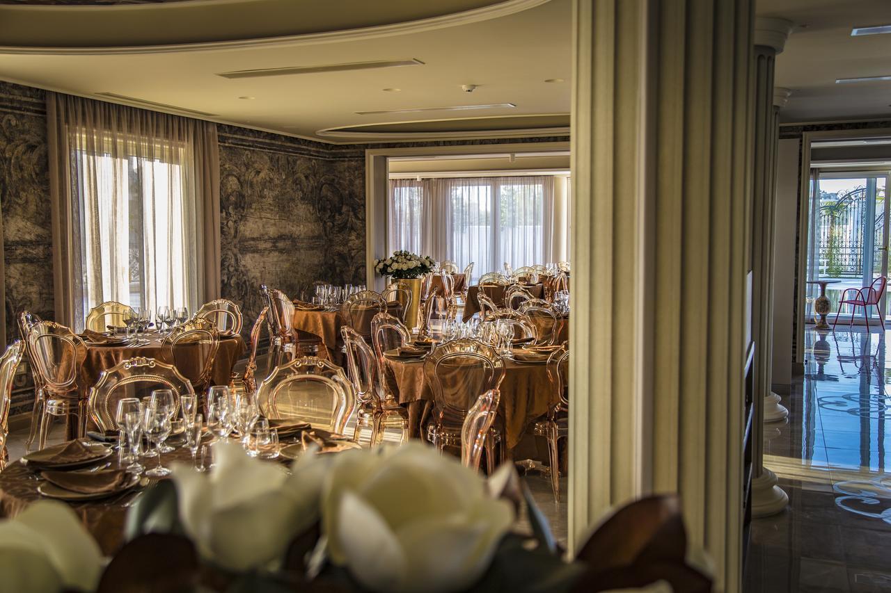 Hotel Villa Pascucci Durrës Exterior foto The interior of the restaurant